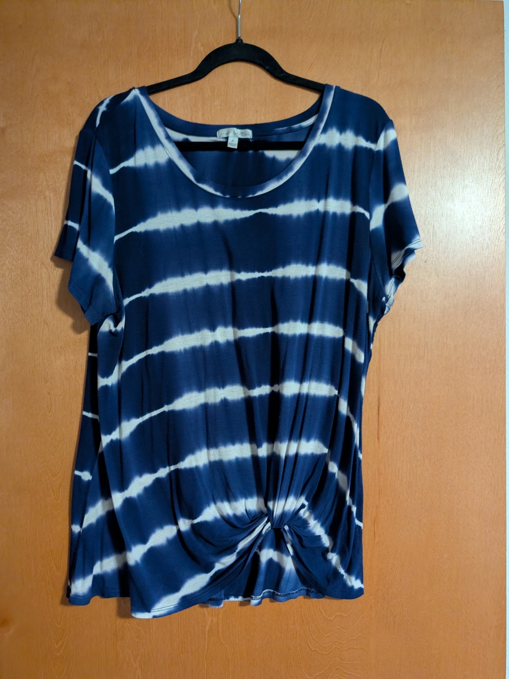nine britton Navy & White Tie-Dye Knot Front Short Sleeve Top
